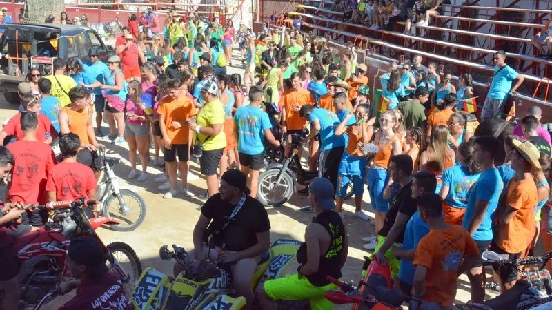 Foto 9 - Las pe&ntilde;as entran en escena en las fiestas de toros de Lumbrales