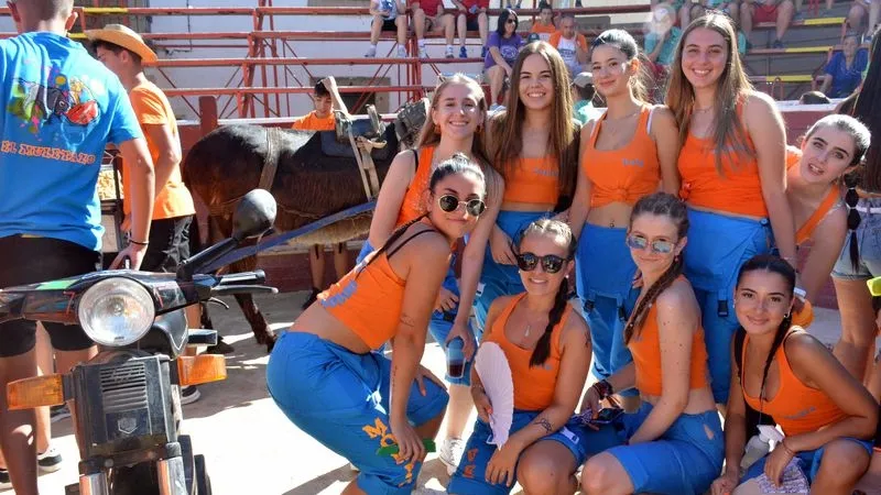 Foto 5 - Las pe&ntilde;as entran en escena en las fiestas de toros de Lumbrales
