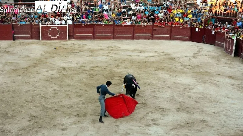 El coso taurino montado en la Plaza acogió el primer festival taurino de las fiestas