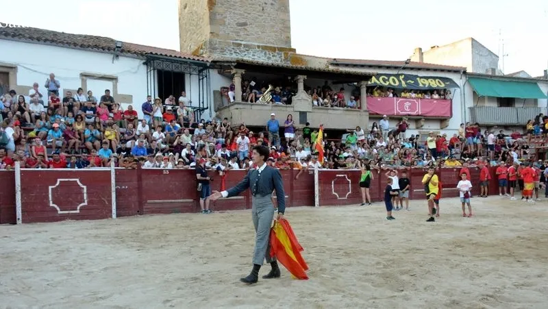 El coso taurino montado en la Plaza acogió el primer festival taurino de las fiestas