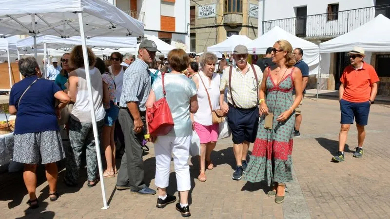 Foto 8 - Lumbrales vive su &uacute;ltima cita festiva del verano con la Feria Hort&iacute;cola y una comida popular