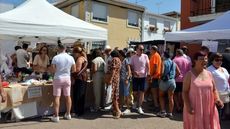 Foto 4 - Lumbrales vive su &uacute;ltima cita festiva del verano con la Feria Hort&iacute;cola y una comida popular