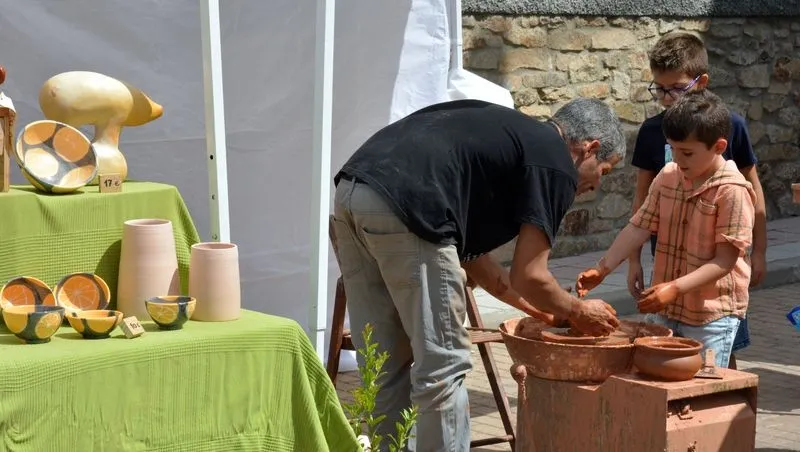 Foto 2 - Lumbrales vive su &uacute;ltima cita festiva del verano con la Feria Hort&iacute;cola y una comida popular