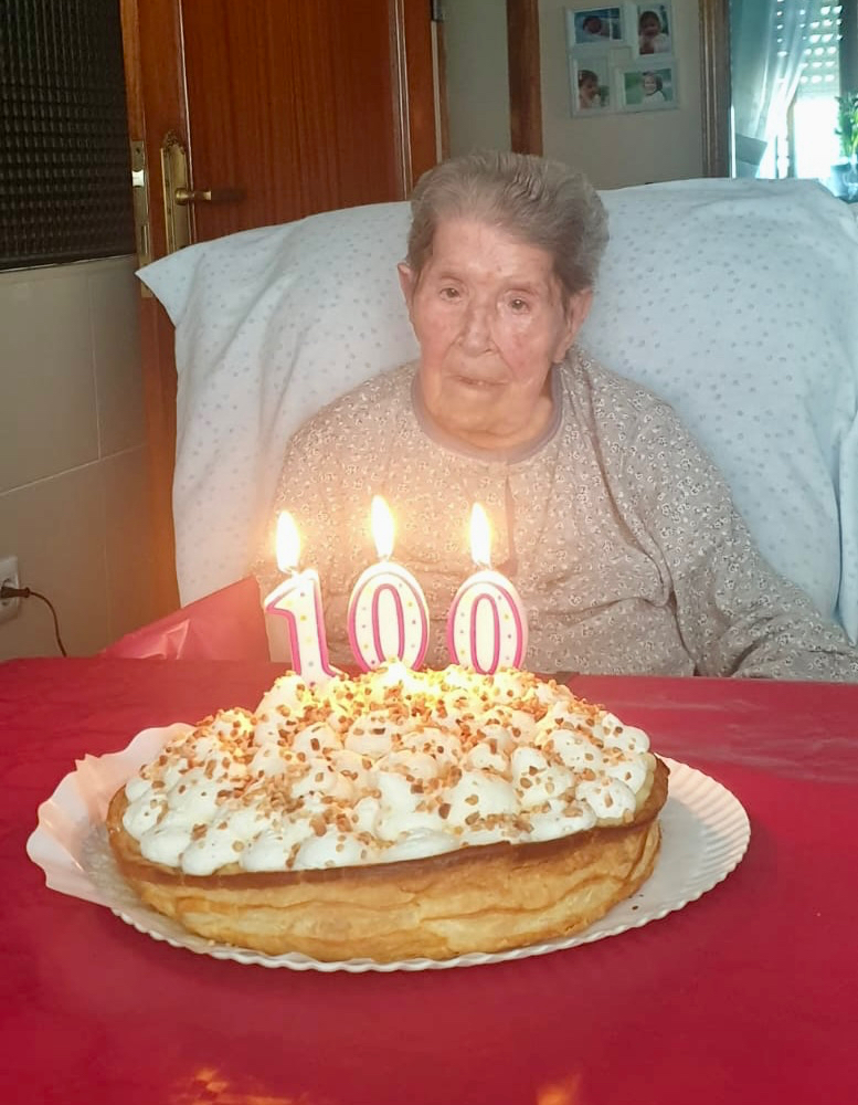 Esperanza Sánchez ha celebrado su centenario junto a familia y amigos