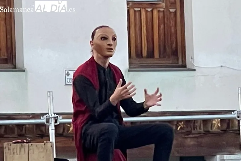 Arvine Danza llevaba a la Plaza de la Constitución su espectáculo Vinum  