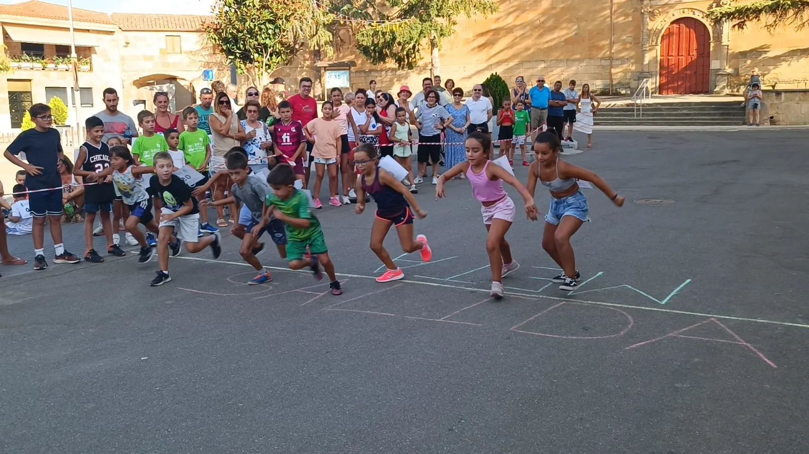 Babilafuente celebraba este martes una original carrera popular