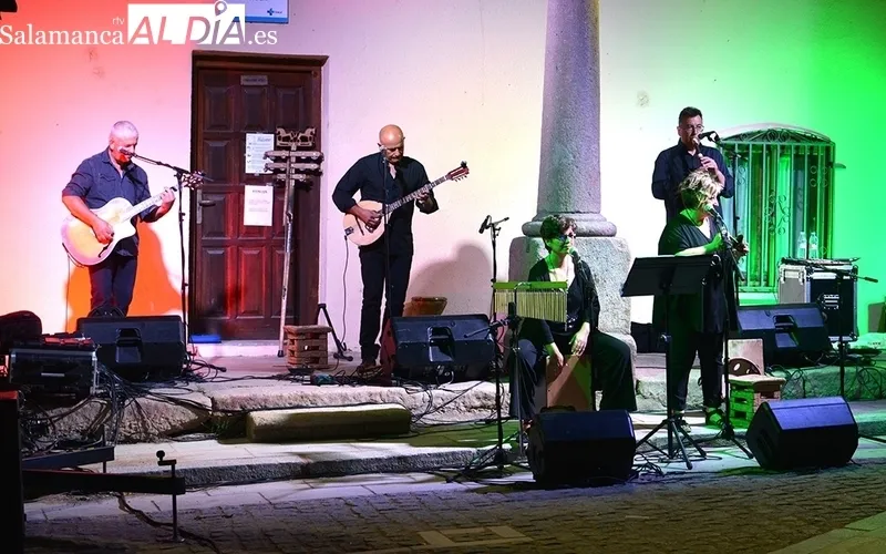 Baleo cantó para reivindicar el papael fundamental qeu ha jugado la mujer en la difusión del folclore y la cultura tradicional / FOTOS: ERNESTO MARTÍN RENGEL 