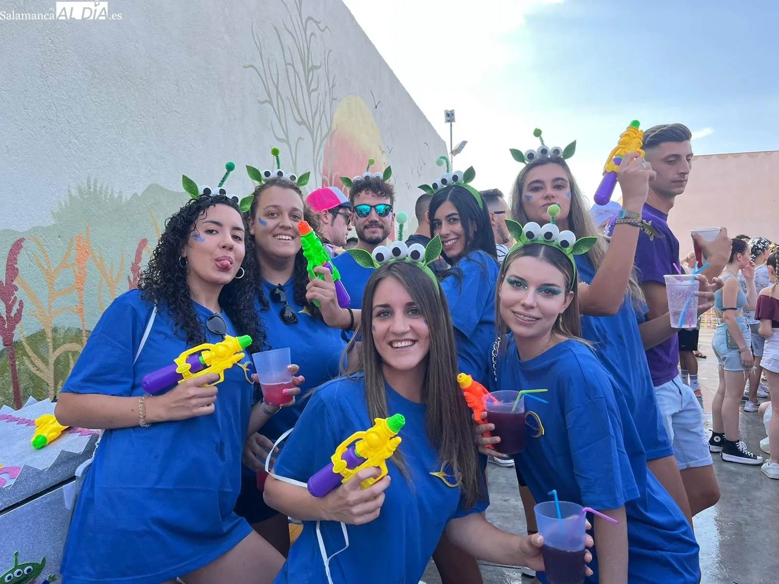 Foto 2 - Un chupinazo por todo lo alto para dar la bienvenida a las fiestas