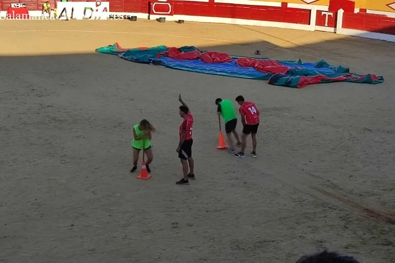 Foto 5 - Carcajadas y carreras protagonizan el llamativo evento 'Humor Amarillo' en Babilafuente