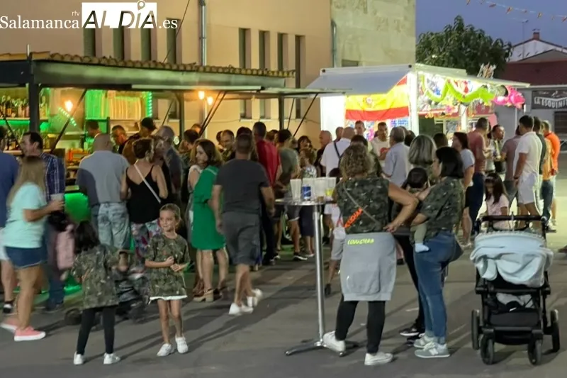 Las peñas recorrían las calles de Babilafuente para dar la bienvenida a las fiestas patronales 2022