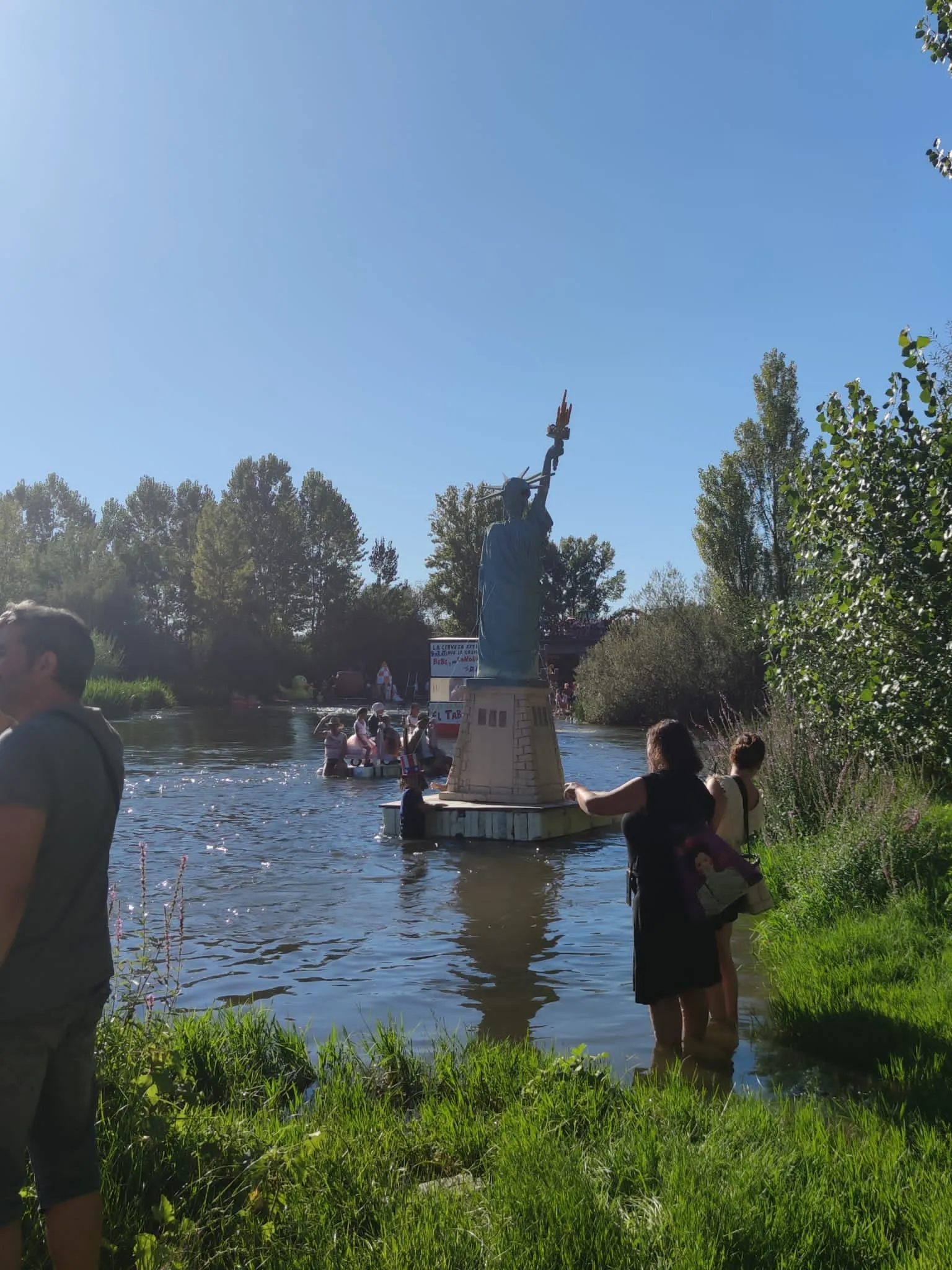 Foto 7 - Multitudinaria fiesta para vivir la vuelta del descenso de los OFNIS en Huerta