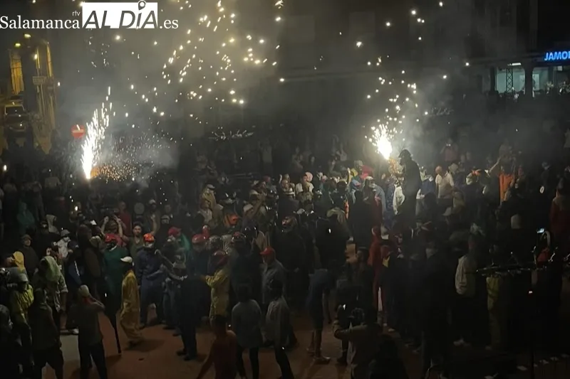 Foto 7 - Pe&ntilde;aranda arde de nuevo junto a Kull D&acute;Sac y miles de personas