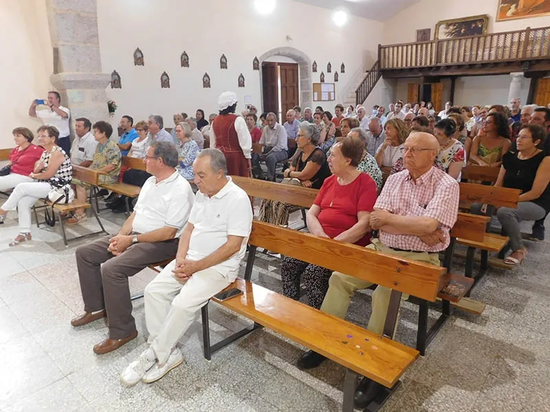 Foto 7 - Cultura teatral en Frades de la Sierra con &ldquo;Buscando a Nebrija.&rdquo; del grupo  Lazarillo de Tormes