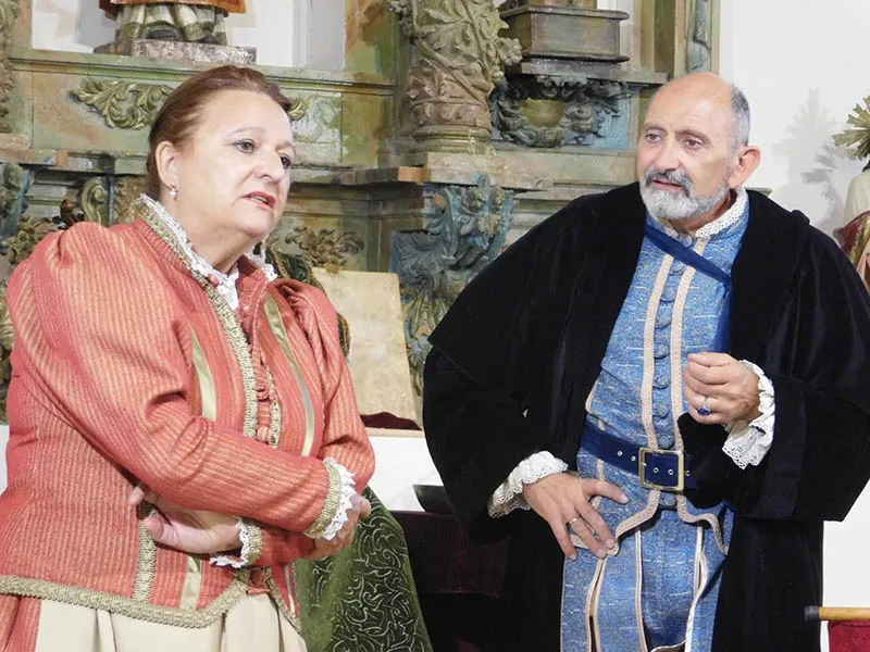 Foto 2 - Cultura teatral en Frades de la Sierra con &ldquo;Buscando a Nebrija.&rdquo; del grupo  Lazarillo de Tormes