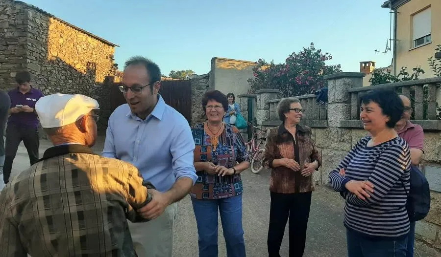 Foto 3 - Guadapero homenajea a Rafael Comu&ntilde;as en reconocimiento a todos los que lucharon contra el fuego