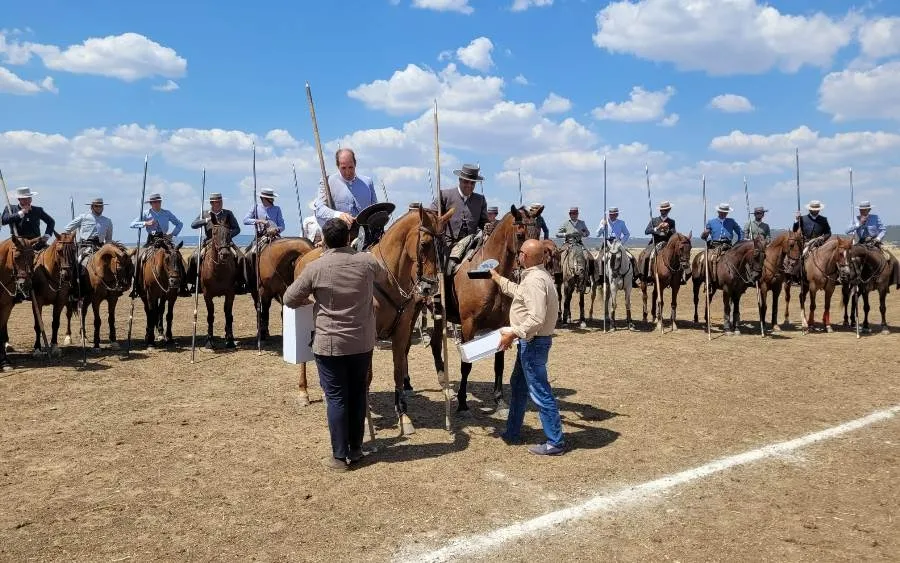 Foto 2 - Manuel Ferraro y Guillermo Mac&iacute;as se llevan en el desempate el Nacional de Faenas y Doma de Campo