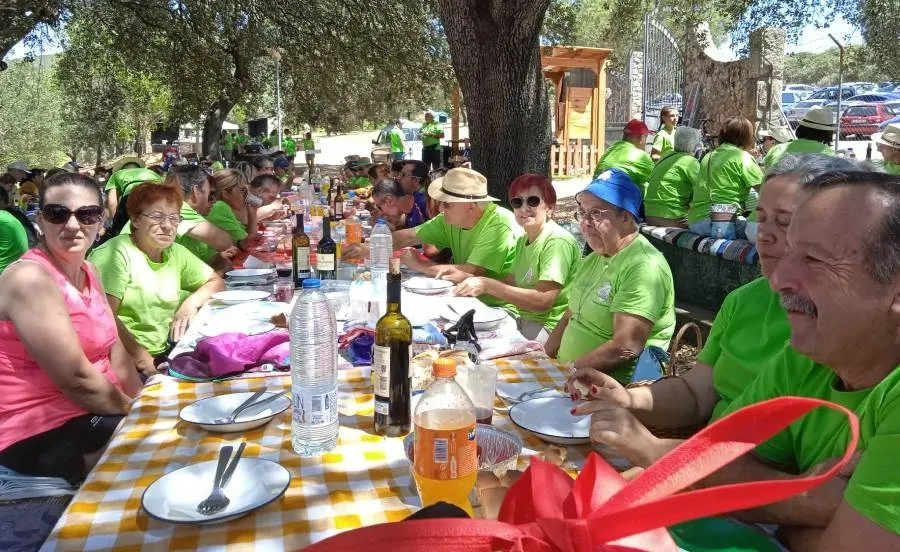 Foto 3 - La Pe&ntilde;a San Lorenzo re&uacute;ne a m&aacute;s de 500 comensales en su comida de fiestas