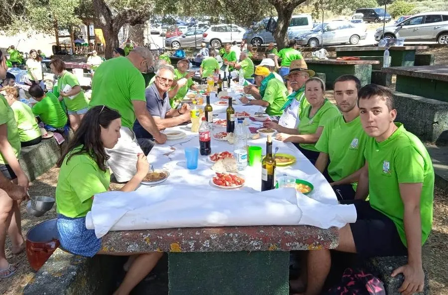Foto 2 - La Pe&ntilde;a San Lorenzo re&uacute;ne a m&aacute;s de 500 comensales en su comida de fiestas