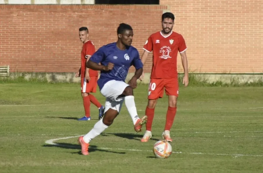 Foto 2 - Primera derrota de la pretemporada para el Ciudad Rodrigo ante el Guijuelo de 2&ordf; Federaci&oacute;n
