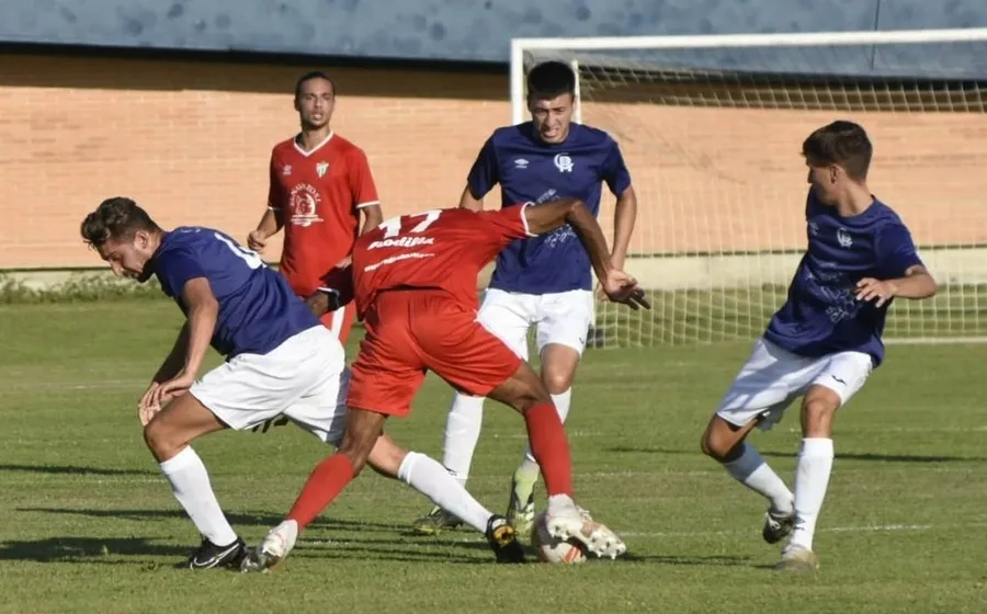 Foto 3 - Primera derrota de la pretemporada para el Ciudad Rodrigo ante el Guijuelo de 2&ordf; Federaci&oacute;n