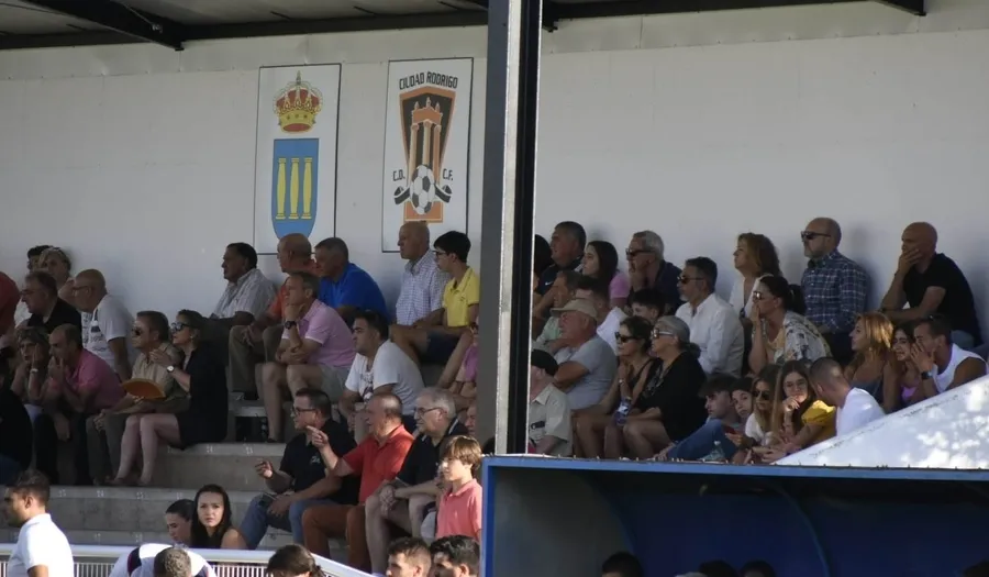 Foto 4 - Primera derrota de la pretemporada para el Ciudad Rodrigo ante el Guijuelo de 2&ordf; Federaci&oacute;n