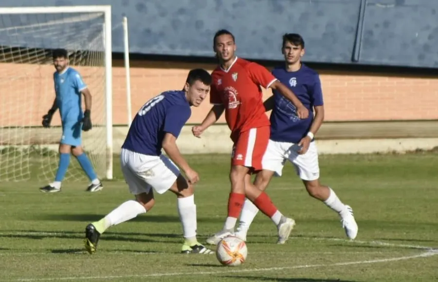 Foto 5 - Primera derrota de la pretemporada para el Ciudad Rodrigo ante el Guijuelo de 2&ordf; Federaci&oacute;n