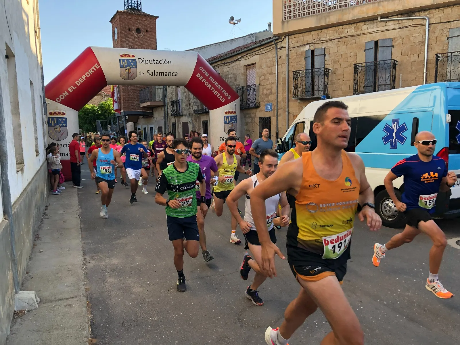 Foto 3 - San Mu&ntilde;oz disfruta con la quinta edici&oacute;n de su carrera popular