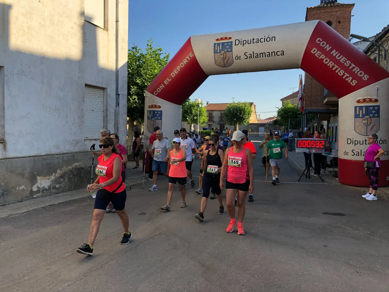 Foto 2 - San Mu&ntilde;oz disfruta con la quinta edici&oacute;n de su carrera popular