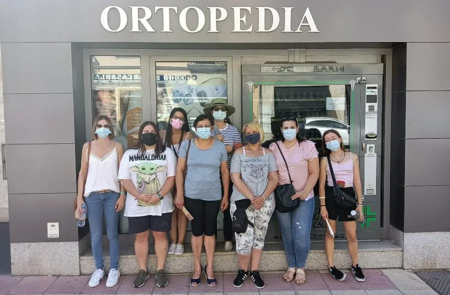 Foto 6 - Las alumnas de Residencias en Alto &Aacute;gueda visitan Ortopedia Lisboa
