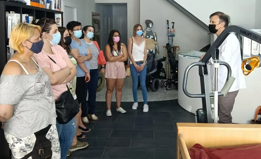 Foto 5 - Las alumnas de Residencias en Alto &Aacute;gueda visitan Ortopedia Lisboa