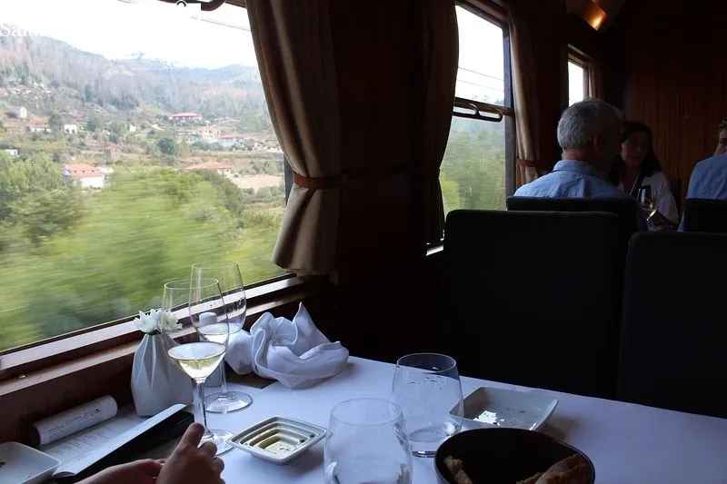 Vino, alta gastronomía y Duero, alicientes de un viaje ferroviario de lujo por el Norte de Portugal | Fotos: MARTÍN-GARAY