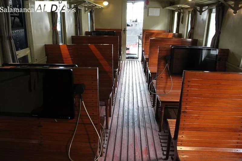Interior de un vagón del Museo Ferroviario de Bragança | MARTÍN-GARAY