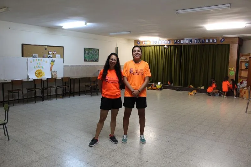 Mercedes Sánchez y Tatiana Santos en una de las salas donde se desarrolla el programa de la 'Escuela de Calor'