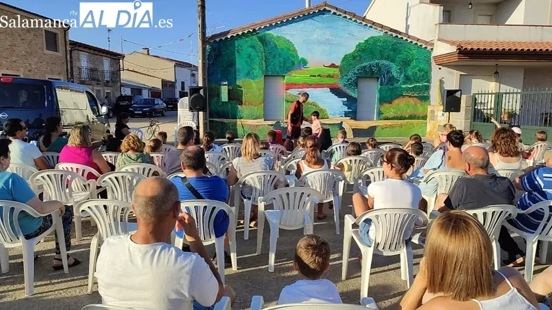 Actuación de magia y cuentacuentos en Majuges con 'Colores mágicos' / CORRAL