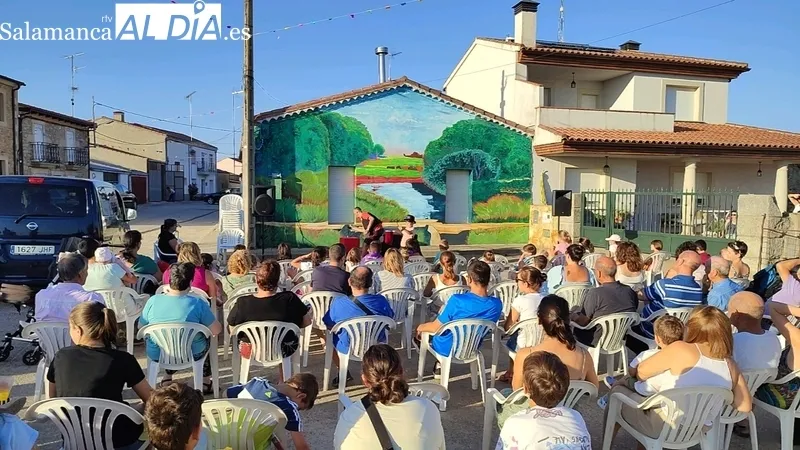 Actuación de magia y cuentacuentos en Majuges con 'Colores mágicos' / CORRAL