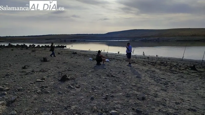 XI Encuentro de Pesca San Roque organizado por el CD Bajo-Tormes en Villarino con motivo de las fiestas patronales / CORRAL
