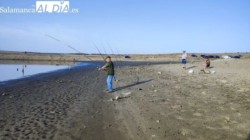 XI Encuentro de Pesca San Roque organizado por el CD Bajo-Tormes en Villarino con motivo de las fiestas patronales / CORRAL