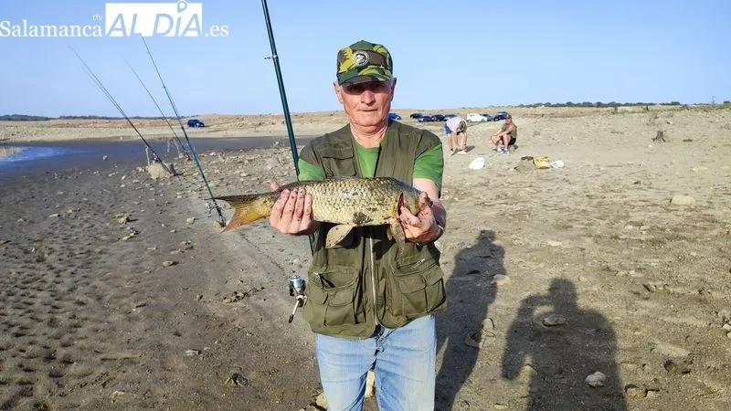XI Encuentro de Pesca San Roque organizado por el CD Bajo-Tormes en Villarino con motivo de las fiestas patronales / CORRAL