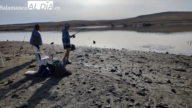 XI Encuentro de Pesca San Roque organizado por el CD Bajo-Tormes en Villarino con motivo de las fiestas patronales / CORRAL