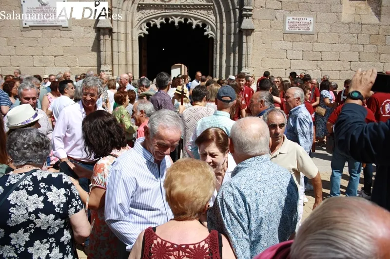 Foto 12 - Multitudinario y emotivo recibimiento a San Roque en las calles de Macotera