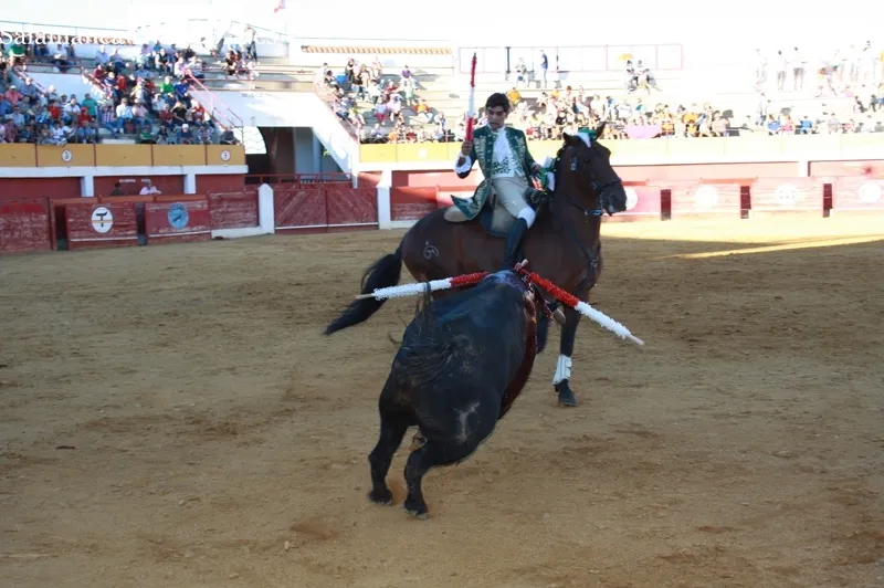 Foto 9 - Brillo y encaste para una corrida de Rejones con gran entrada en Macotera