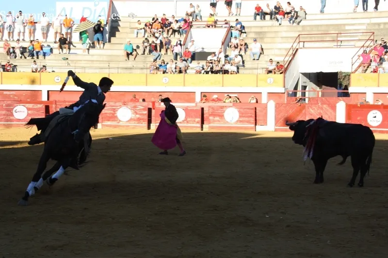 Foto 4 - Brillo y encaste para una corrida de Rejones con gran entrada en Macotera