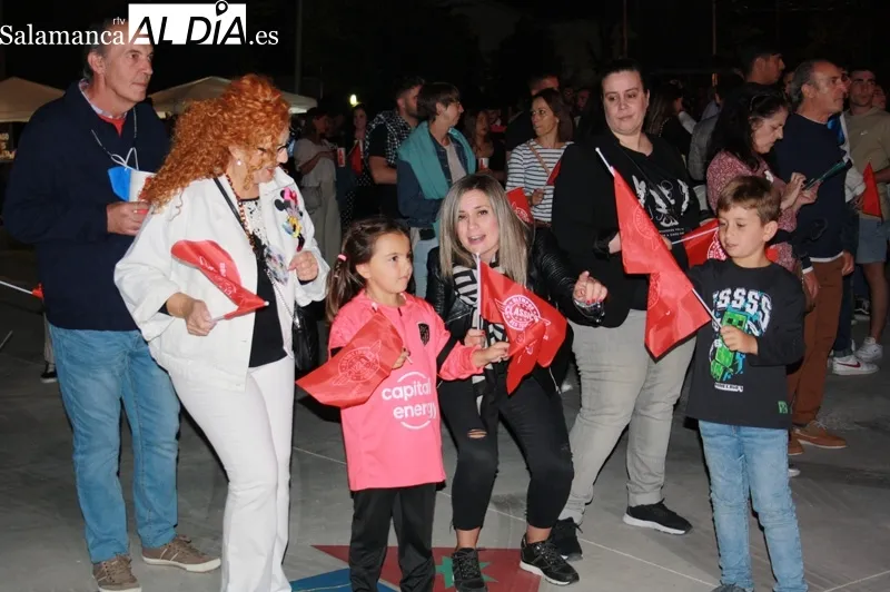 La Orquesta Olympus ofrecía un llamativo espectáculo en el parque La Huerta