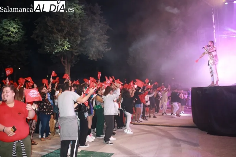 La Orquesta Olympus ofrecía un llamativo espectáculo en el parque La Huerta