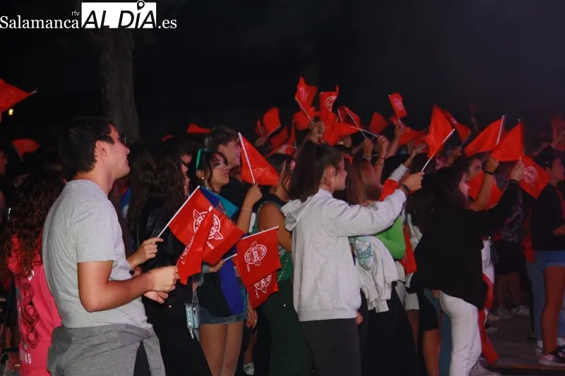 La Orquesta Olympus ofrecía un llamativo espectáculo en el parque La Huerta
