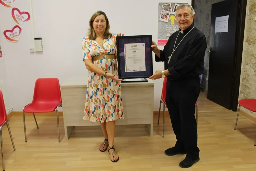 Foto 3 - C&aacute;ritas recibe el certificado de Gesti&oacute;n de calidad ISO 9001