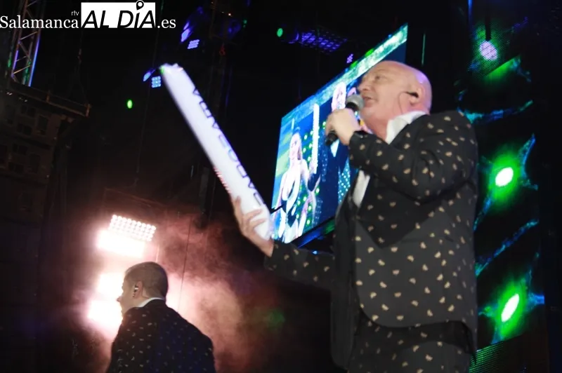 Foto 2 - M&aacute;s de 4.000 personas acompa&ntilde;an a la Orquesta Panorama en su gran fiesta en el parque La Huerta