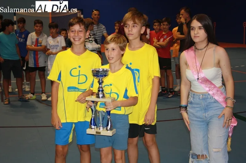 Foto 7 - Las '32 horas de F&uacute;tbol Sala' finalizan como masivas en p&uacute;blico y coronando a Confecciones Manuel Holgado y Sinergias FC como campeones