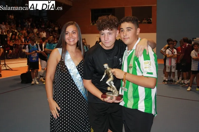 Foto 3 - Las '32 horas de F&uacute;tbol Sala' finalizan como masivas en p&uacute;blico y coronando a Confecciones Manuel Holgado y Sinergias FC como campeones