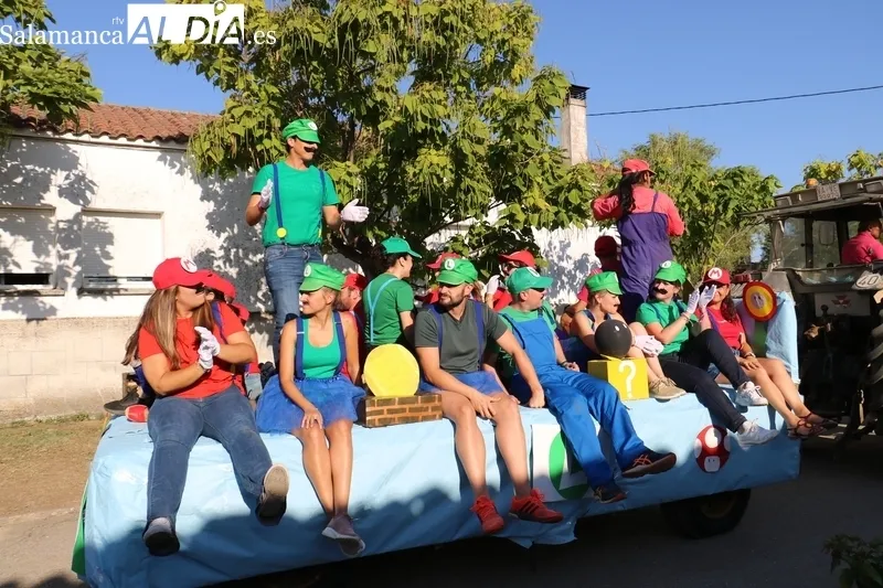 Animado desfile de carrozas en Cerralbo con hasta 14 representaciones / CORRAL